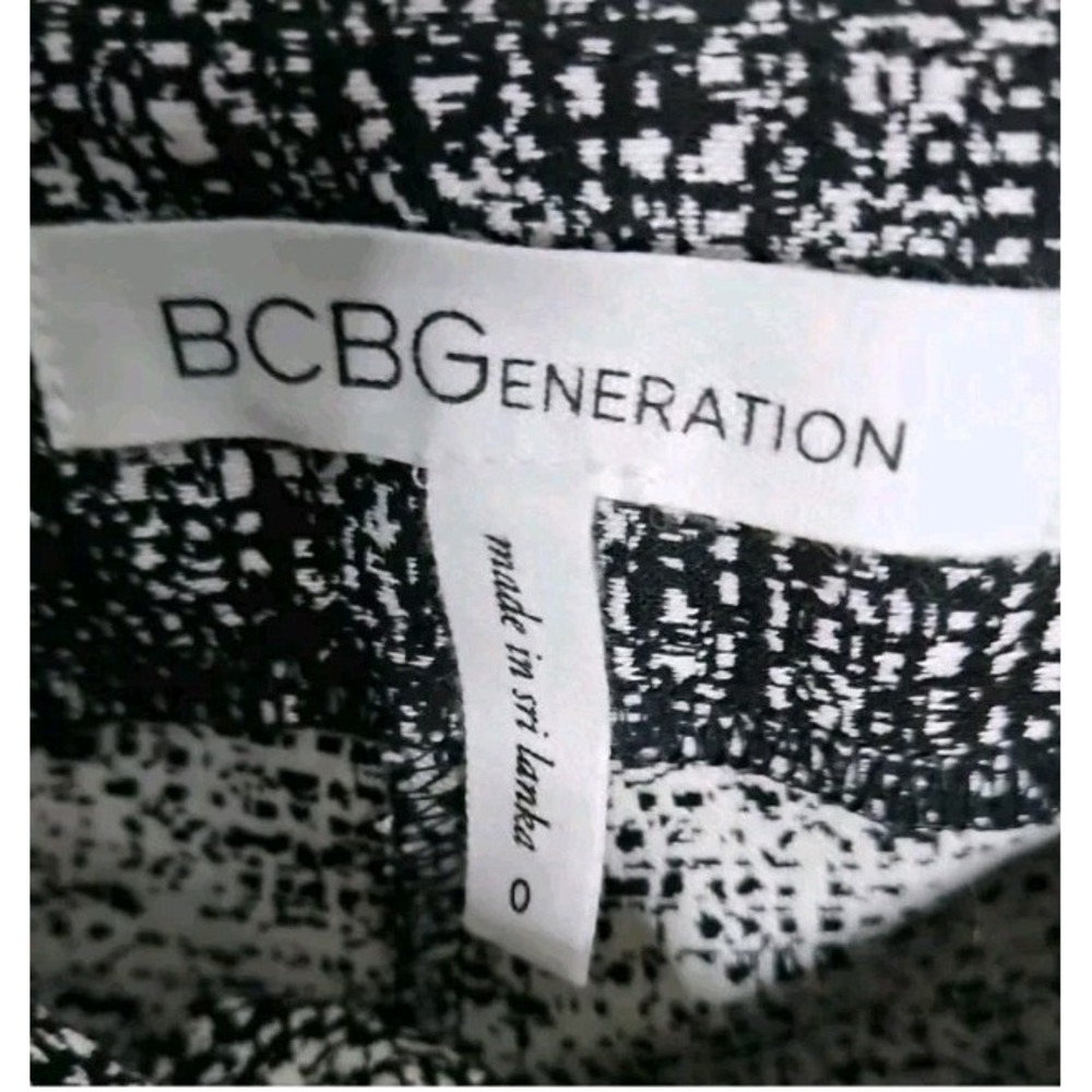BCBGeneration Women's Size 0 Black White Geometric Print Flare Leg Dress Pants - Picture 2 of 2